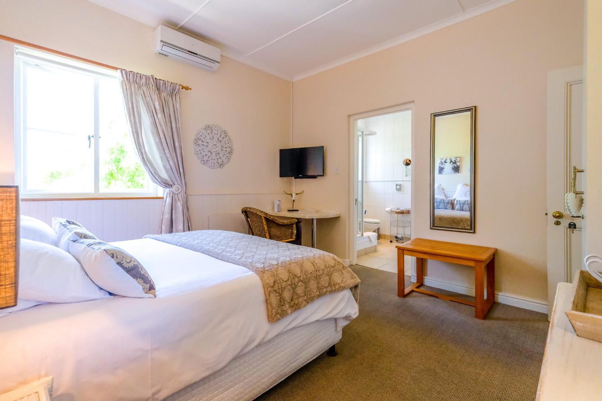 Oude Berg Guesthouse - 10 Caledon Street George Room photo