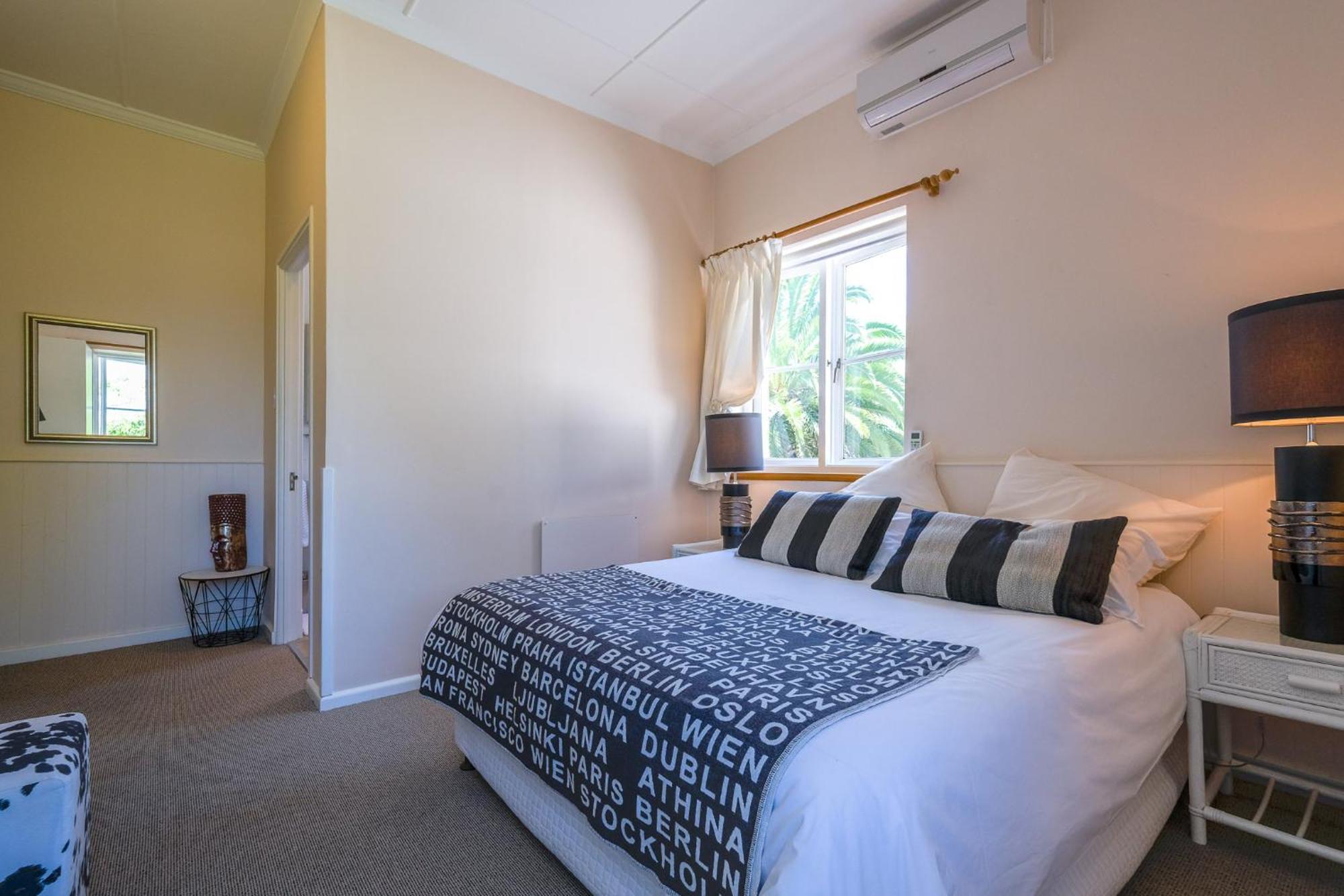 Oude Berg Guesthouse - 10 Caledon Street George Room photo